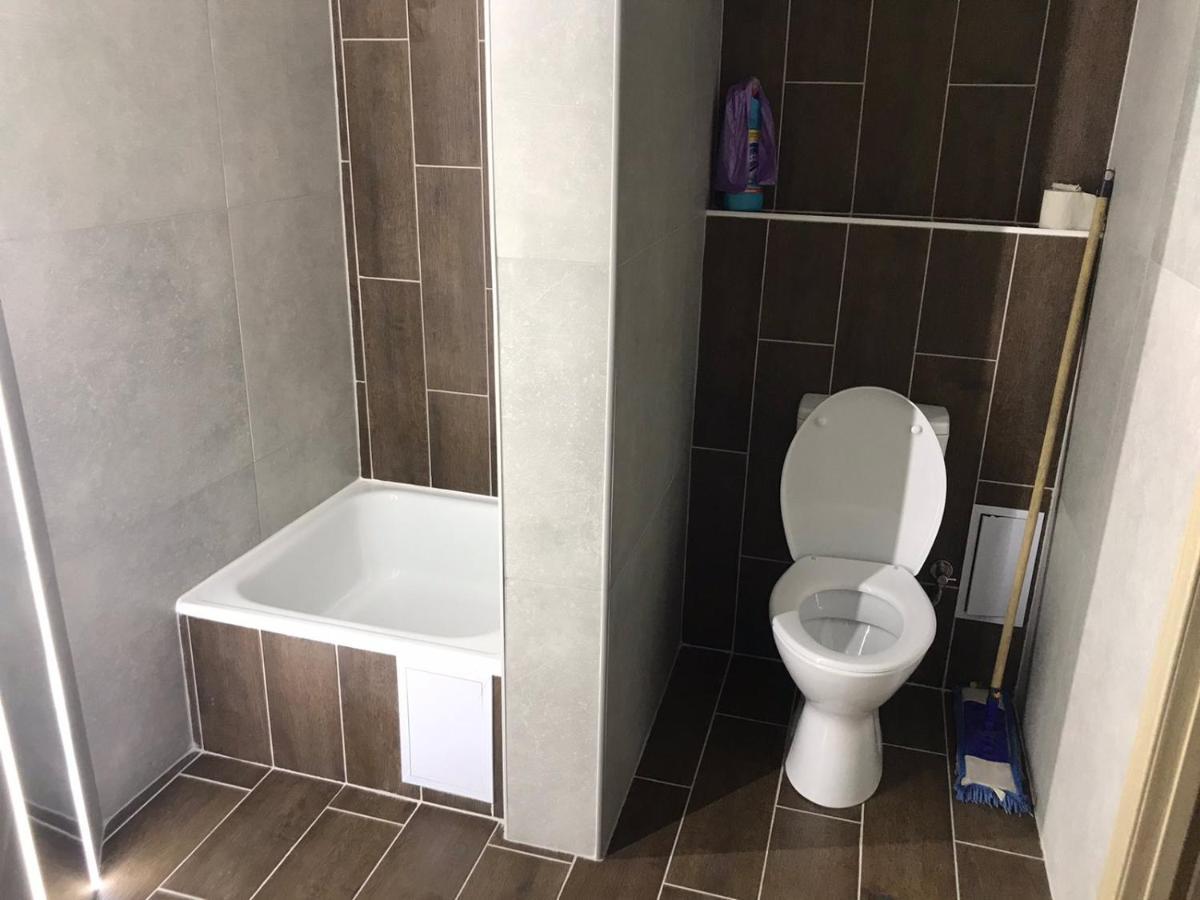 Kulisha 4 Apartments Near The Opera Lviv Exteriör bild